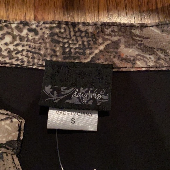 Daytrip Button Down Top Size Small Nwt - Picture 4 of 8